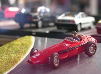 Illustration for article titled Juan Manuel Fangio Does Geneva